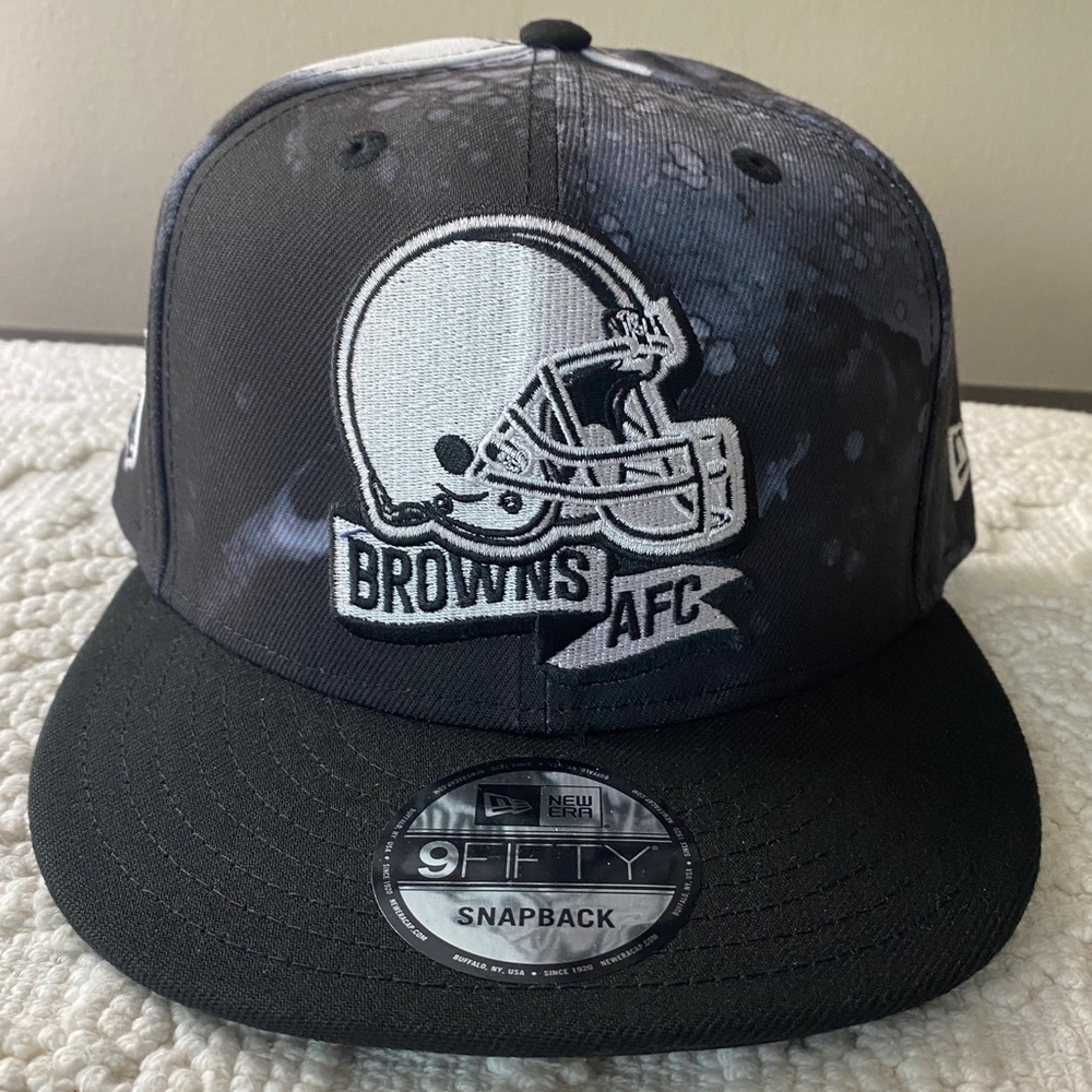 New Era Men's Cleveland Browns
Sideline Ink Dye 9Fifty Black
Adjustable Hat